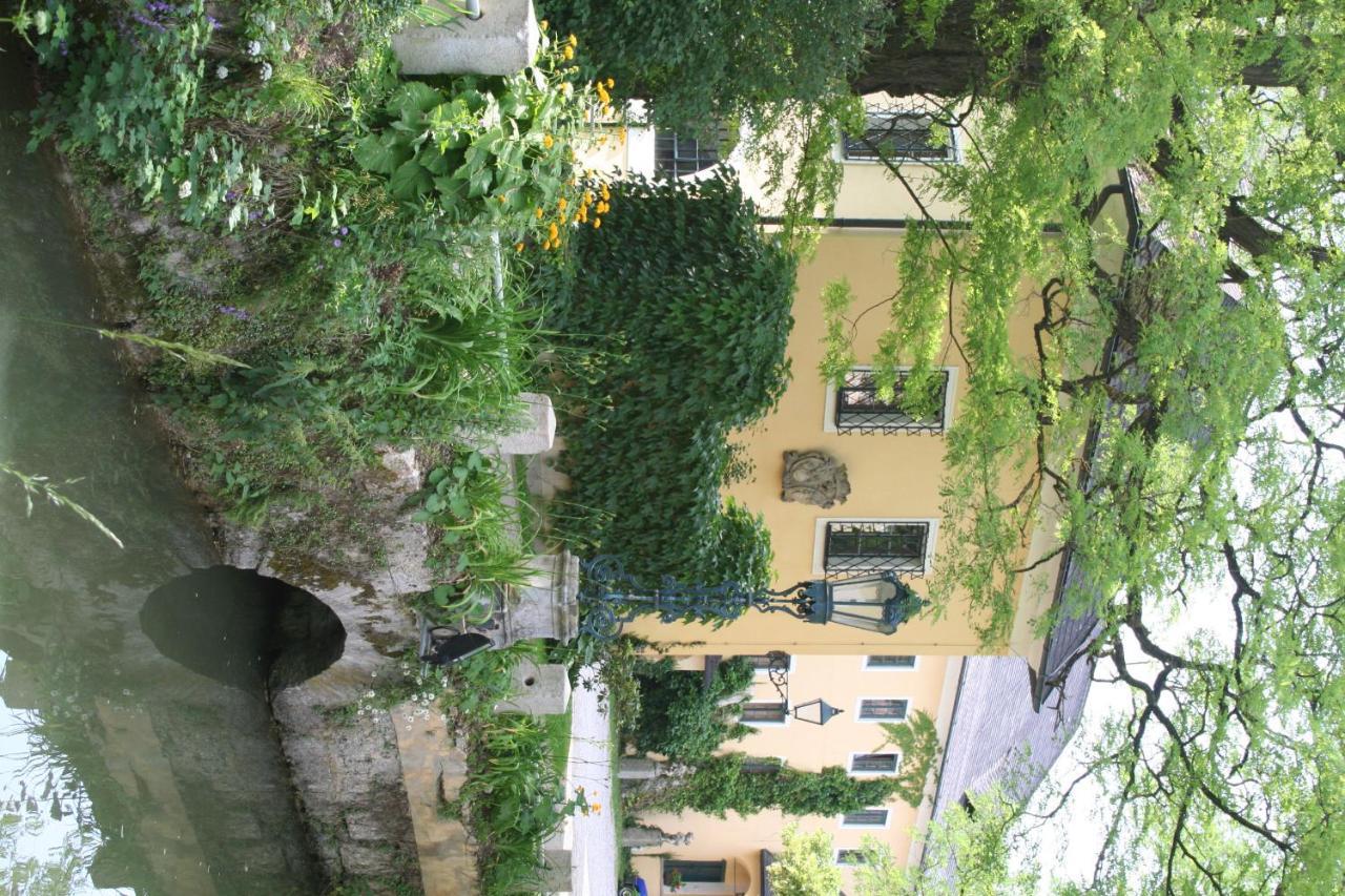 Hotel Gastehaus Schloss Bernau Fischlham Exteriér fotografie