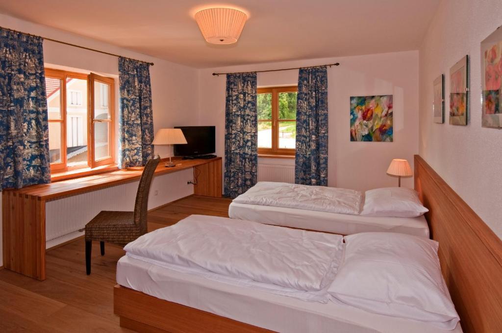 Hotel Gastehaus Schloss Bernau Fischlham Pokoj fotografie